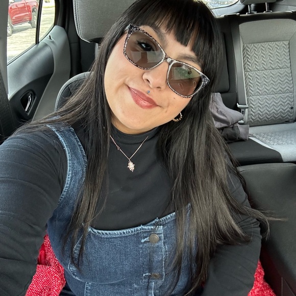 Hello🖤🎀 My name is Hazel! I am 25 and want to share a little bit about myself! - Picture 3 of 6